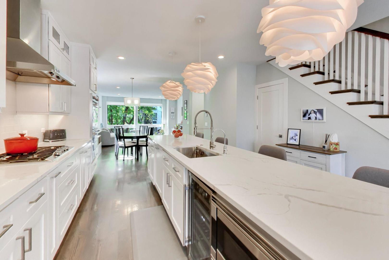 2140 W Rice Street Unit: 2E