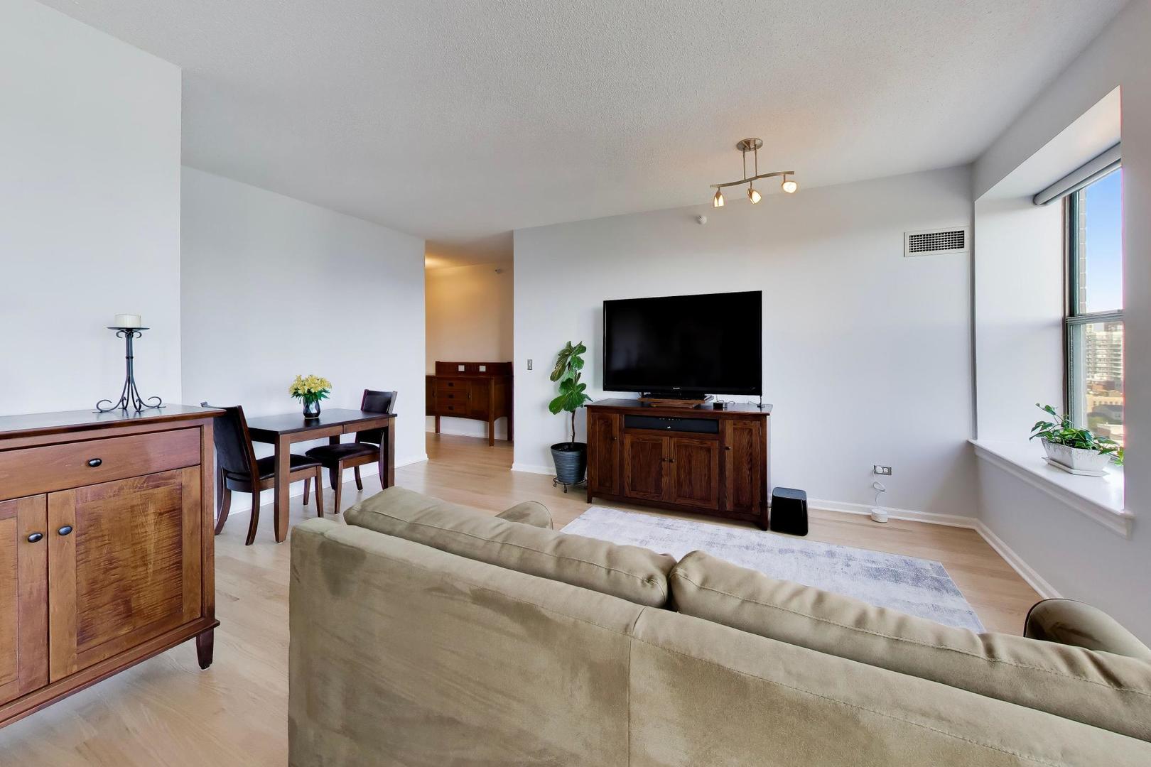 1717 S PRAIRIE Avenue Unit: 1204