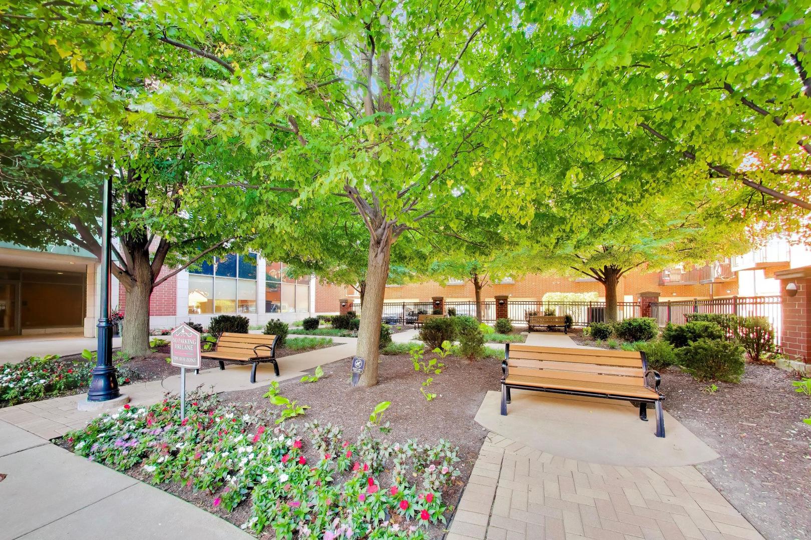 1717 S PRAIRIE Avenue Unit: 1204