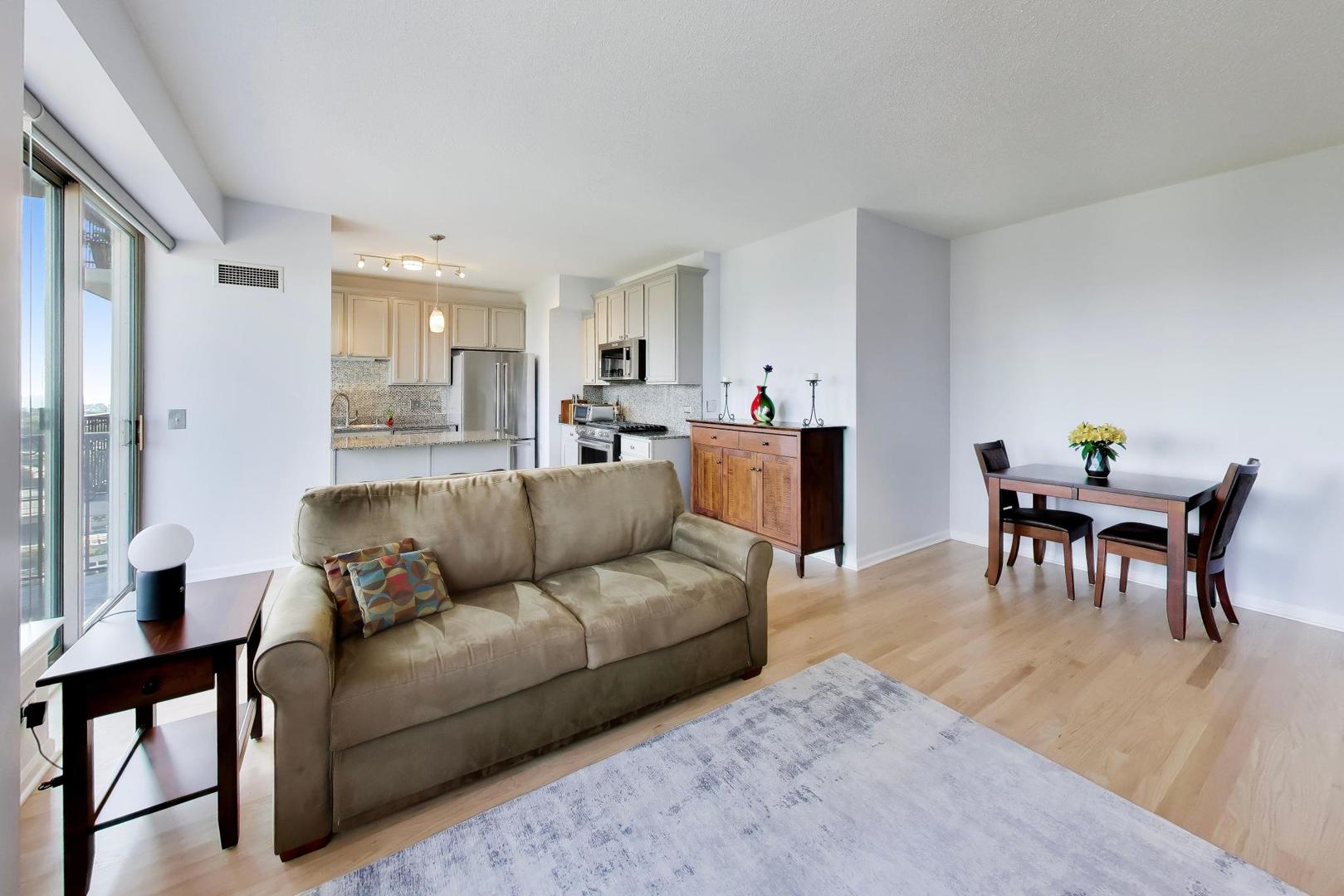1717 S PRAIRIE Avenue Unit: 1204