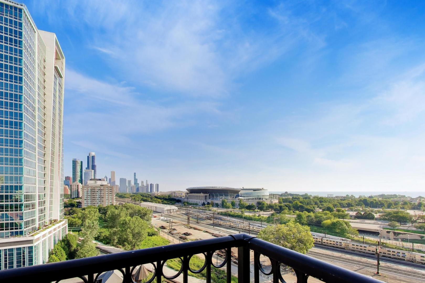1717 S PRAIRIE Avenue Unit: 1204