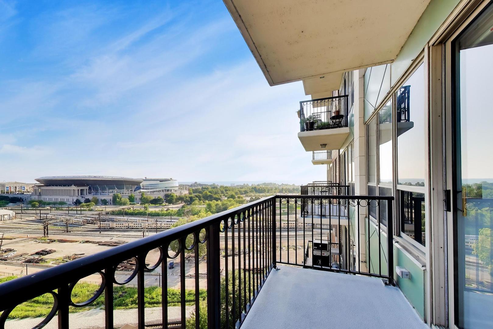 1717 S PRAIRIE Avenue Unit: 1204