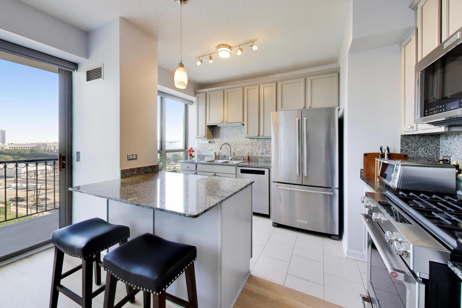 1717 S PRAIRIE Avenue Unit: 1204