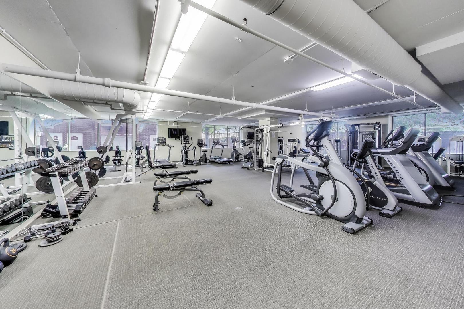 1717 S PRAIRIE Avenue Unit: 1204