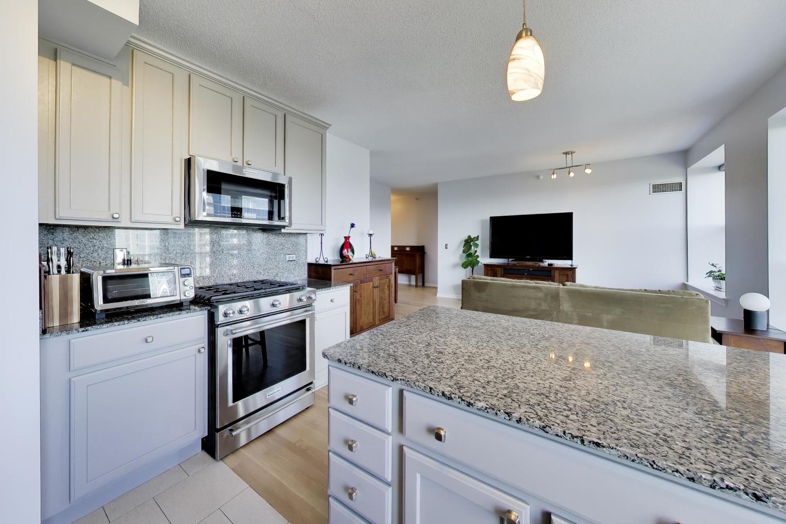 1717 S PRAIRIE Avenue Unit: 1204