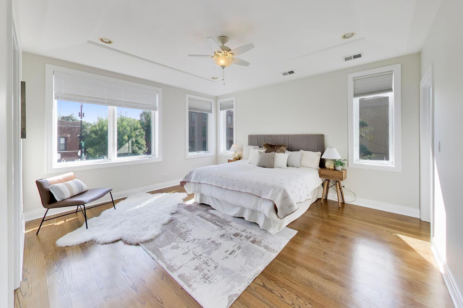 2224 W Roscoe Street Unit: A