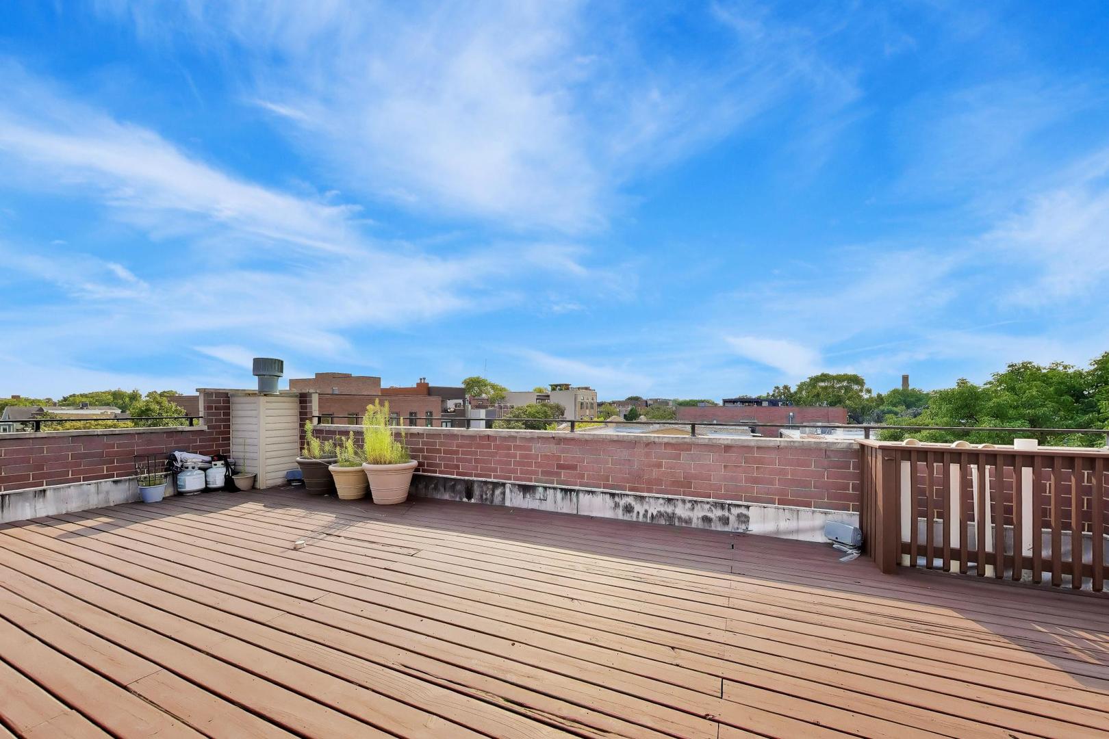 2224 W Roscoe Street Unit: A