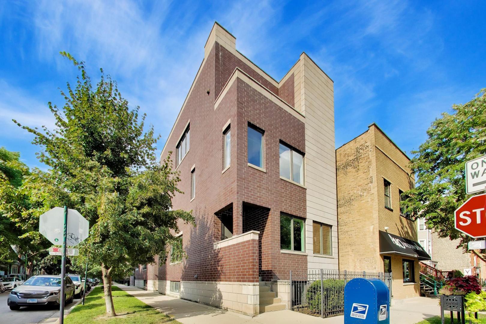 2224 W Roscoe Street Unit: A