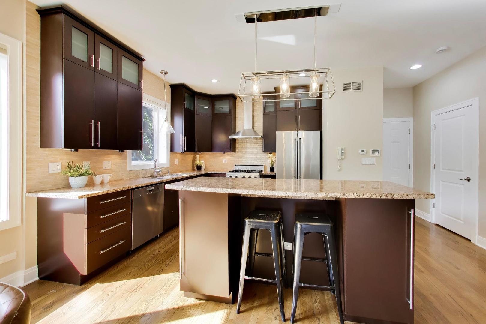 2224 W Roscoe Street Unit: A