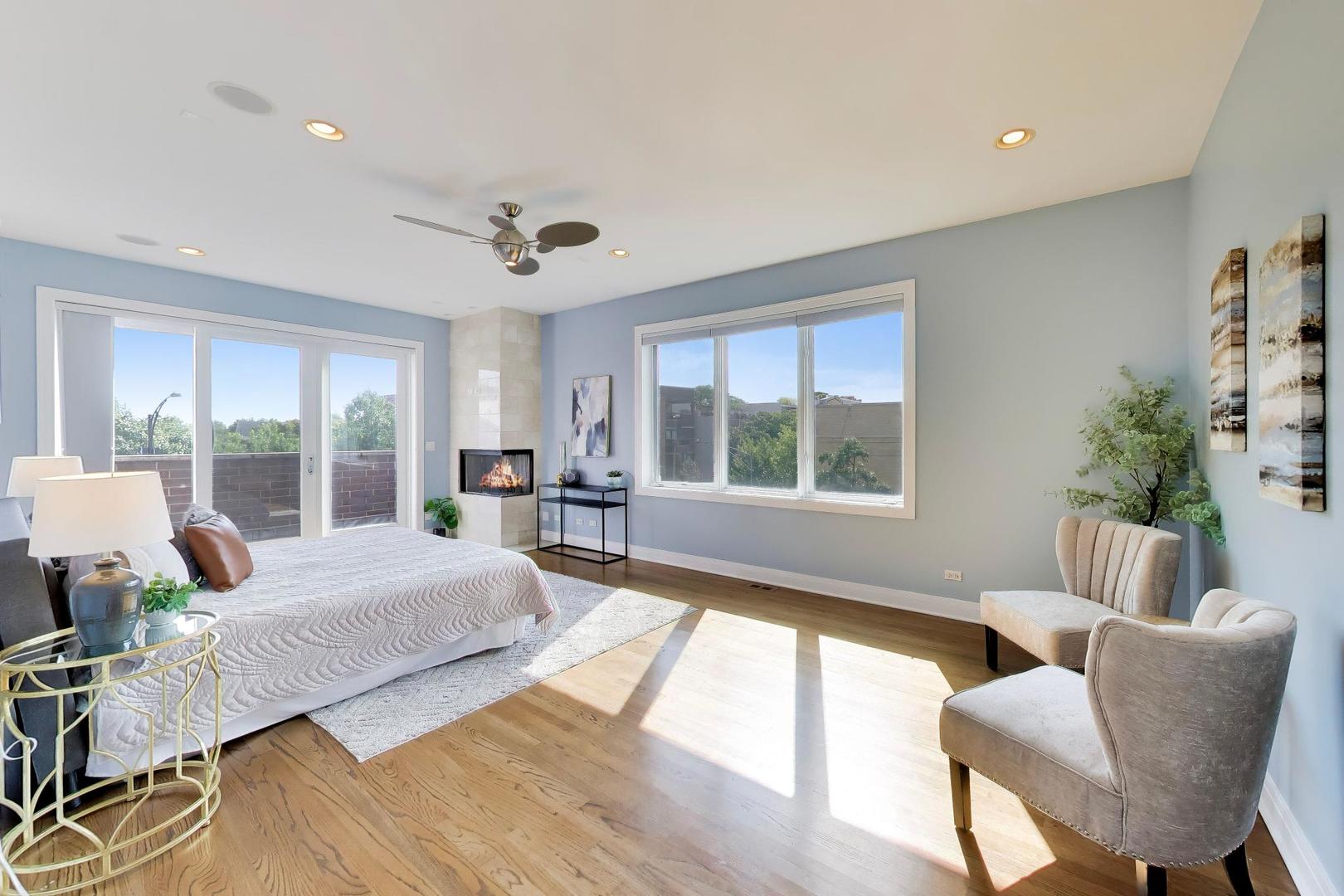 2224 W Roscoe Street Unit: A