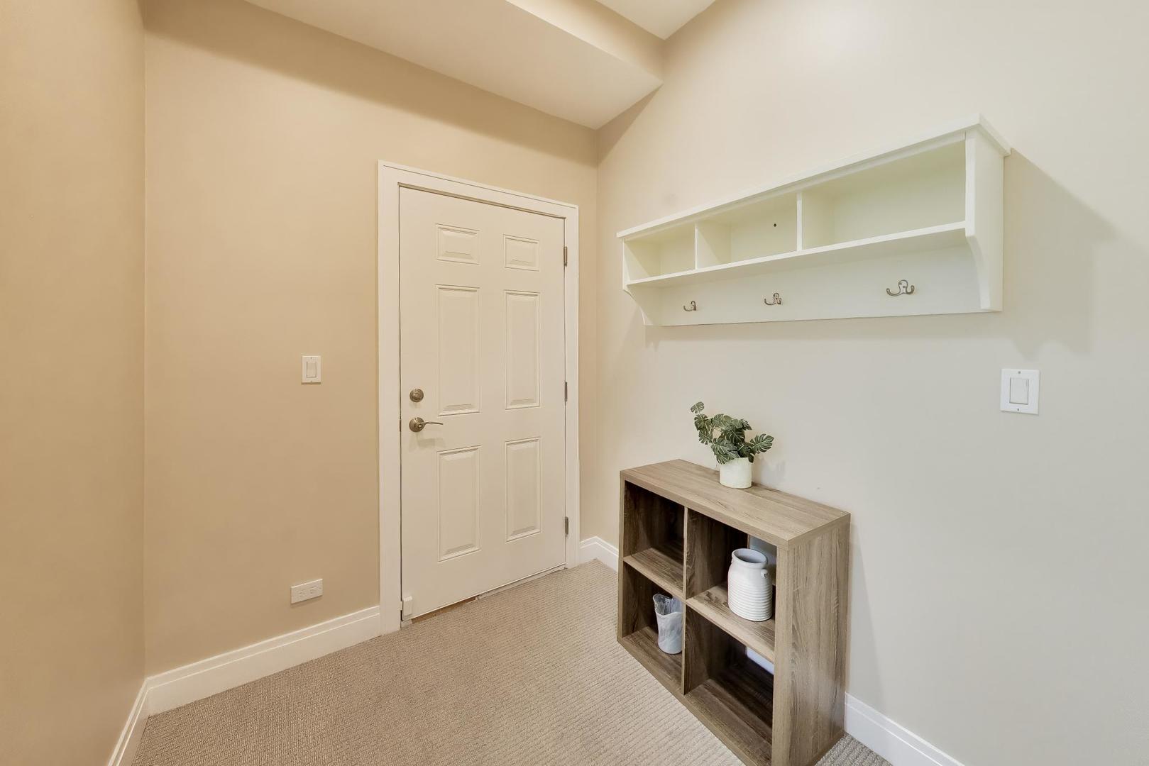 2224 W Roscoe Street Unit: A