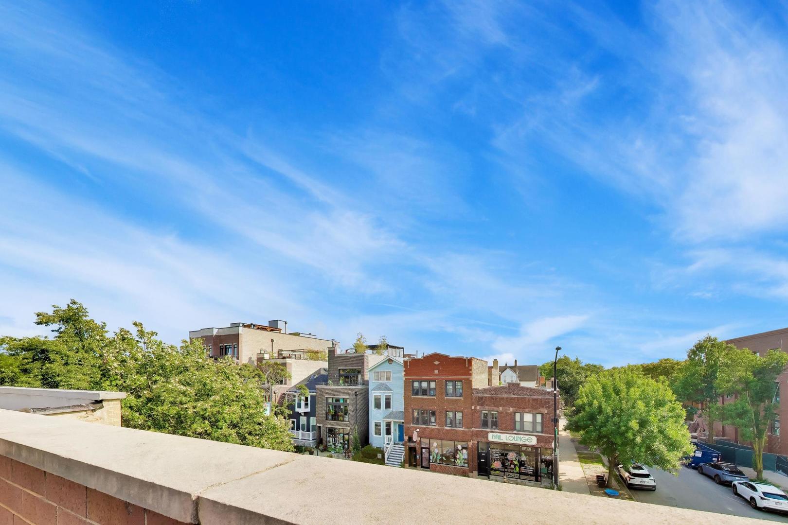 2224 W Roscoe Street Unit: A