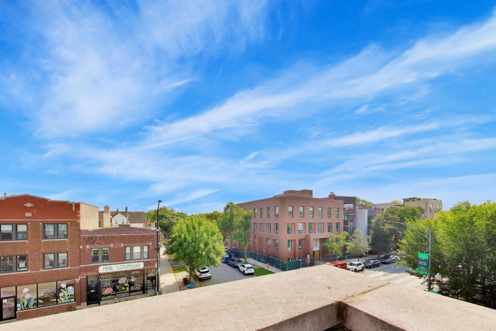 2224 W Roscoe Street Unit: A