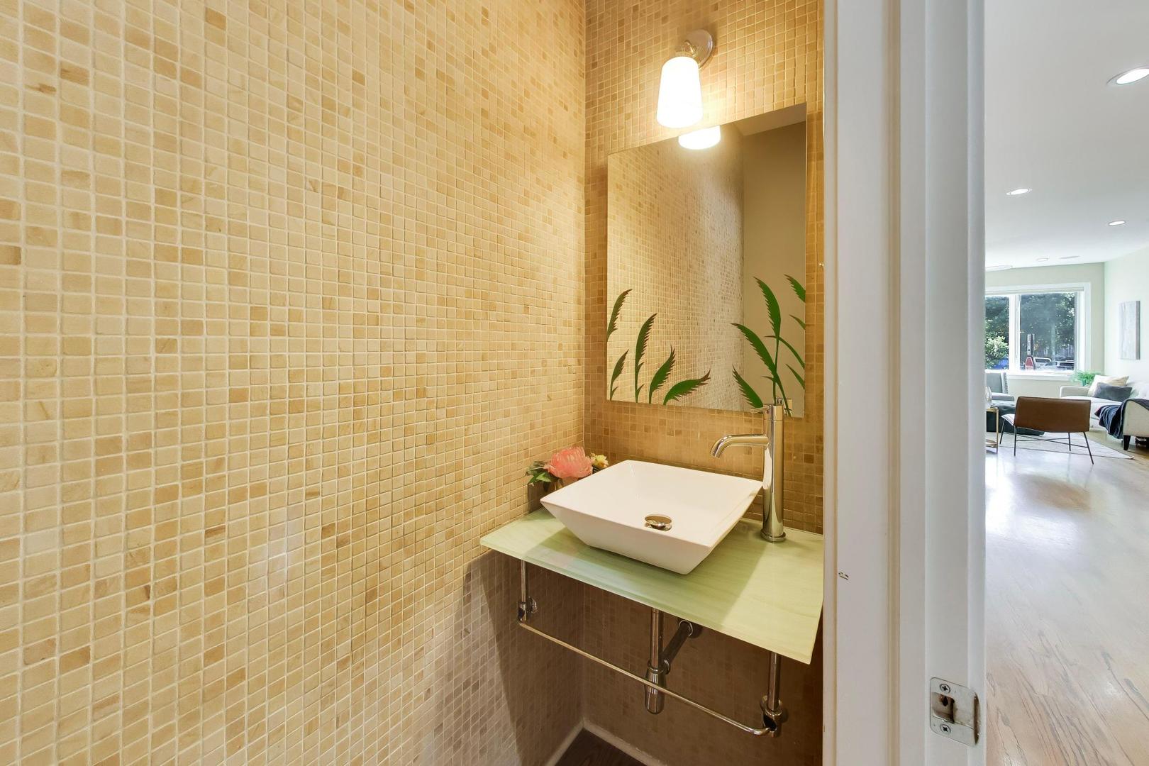 2224 W Roscoe Street Unit: A