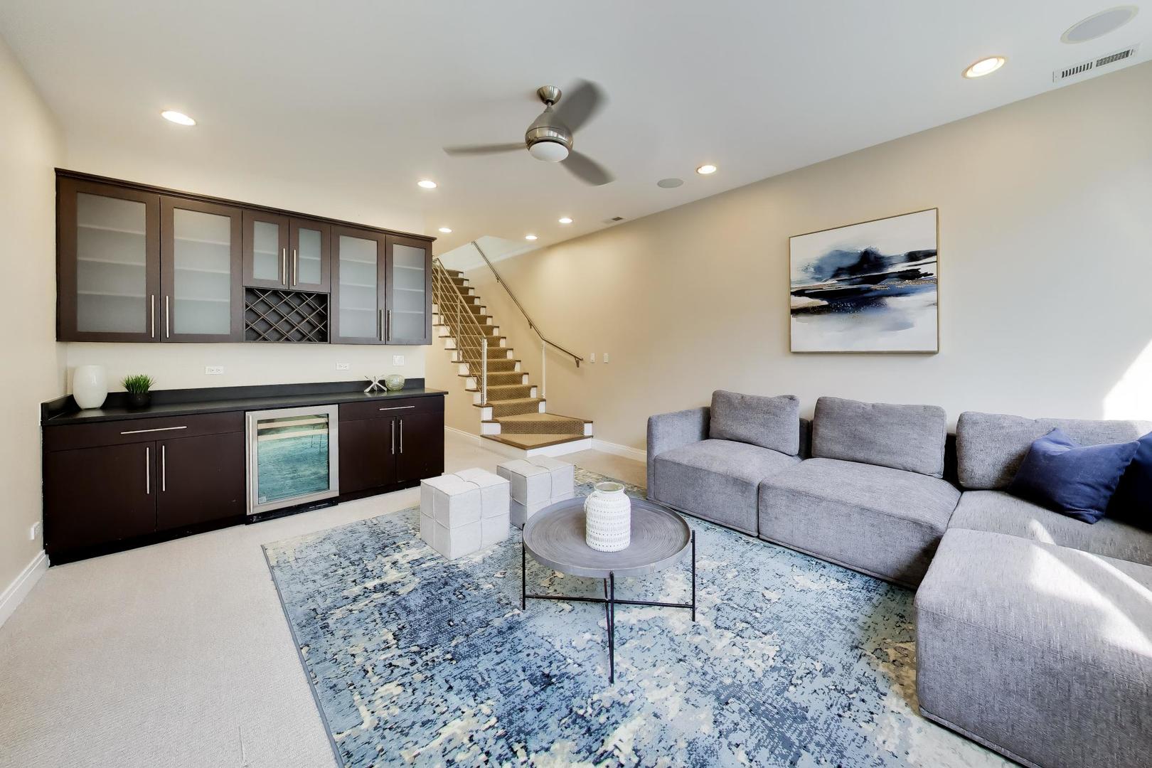 2224 W Roscoe Street Unit: A