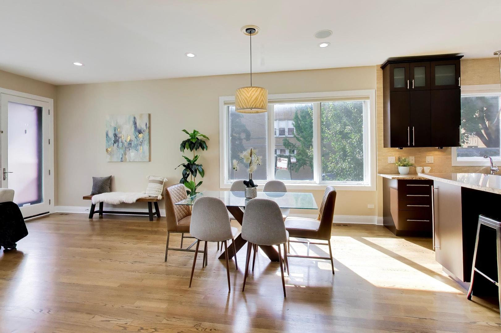 2224 W Roscoe Street Unit: A