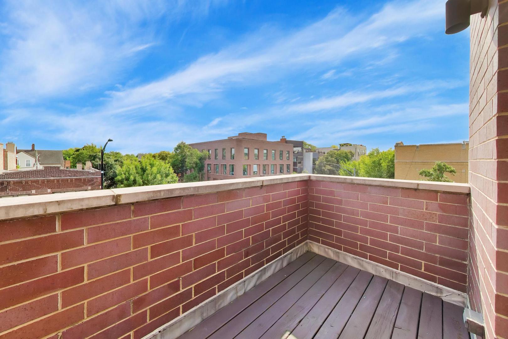2224 W Roscoe Street Unit: A