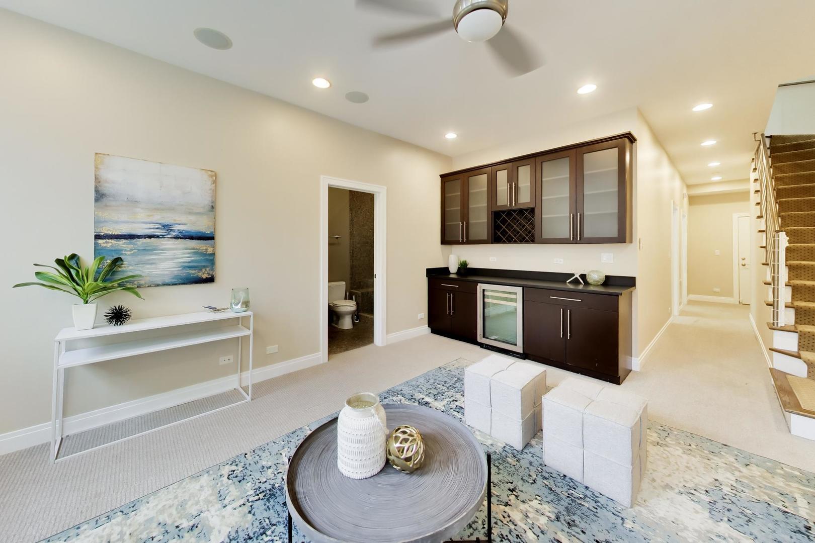 2224 W Roscoe Street Unit: A
