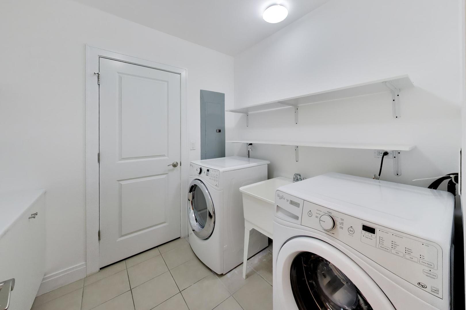 2224 W Roscoe Street Unit: A