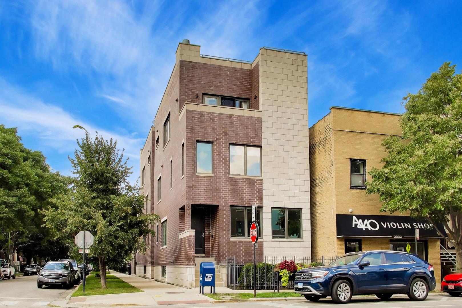 2224 W Roscoe Street Unit: A
