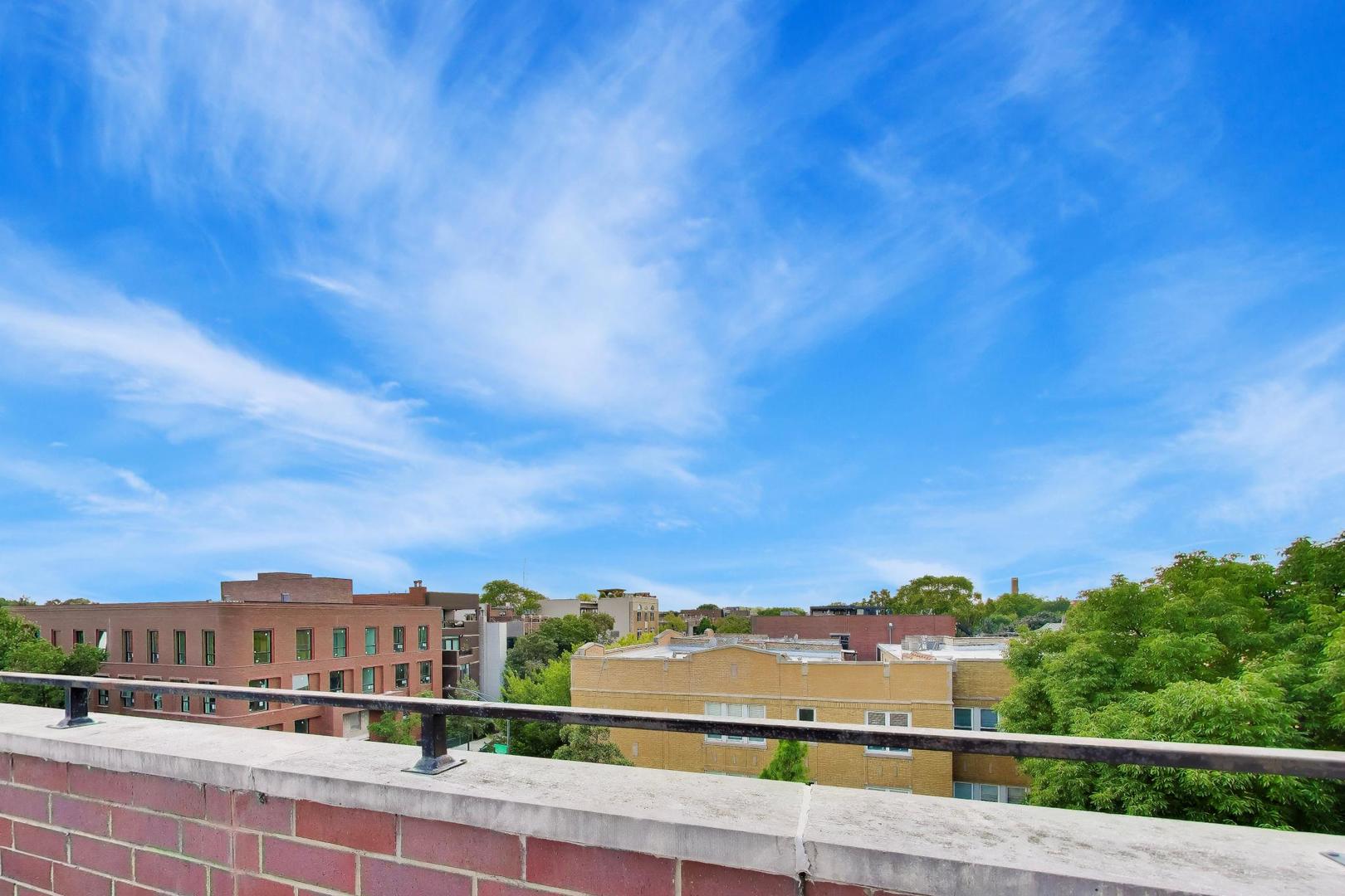 2224 W Roscoe Street Unit: A