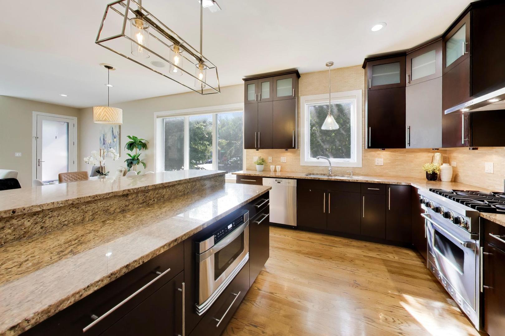 2224 W Roscoe Street Unit: A