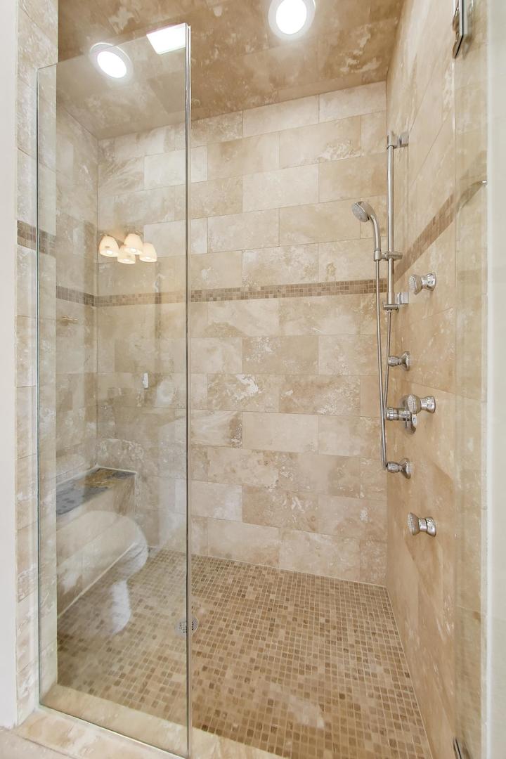 2224 W Roscoe Street Unit: A