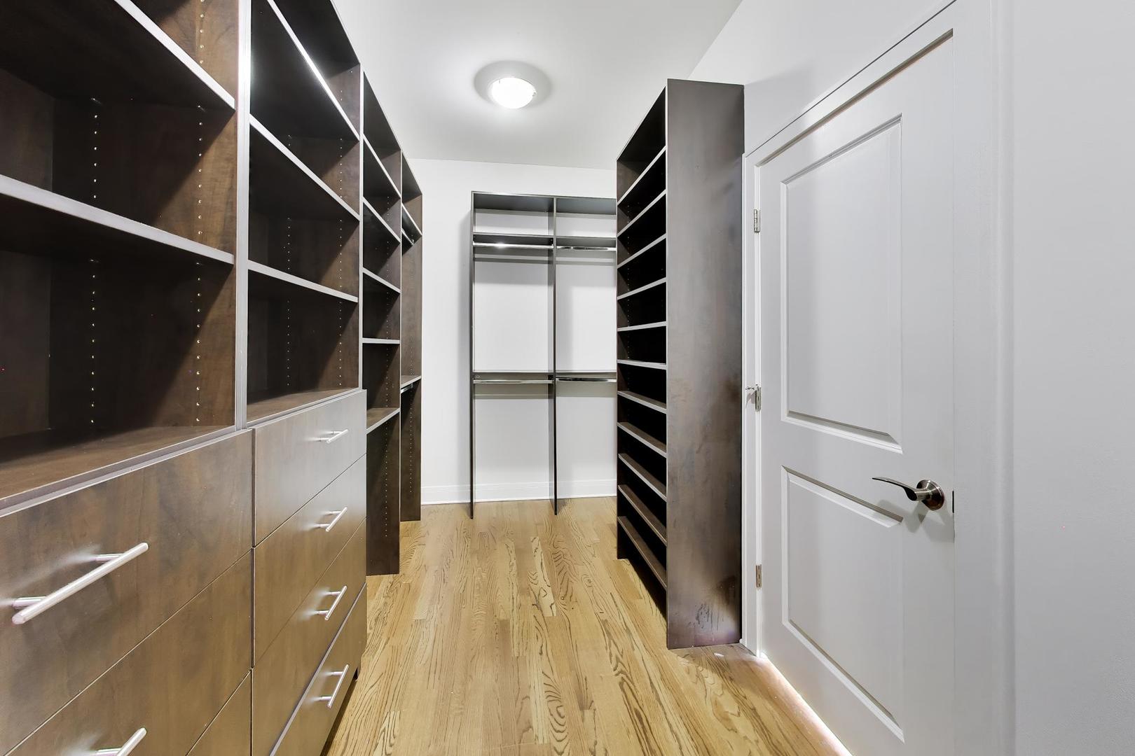 2224 W Roscoe Street Unit: A