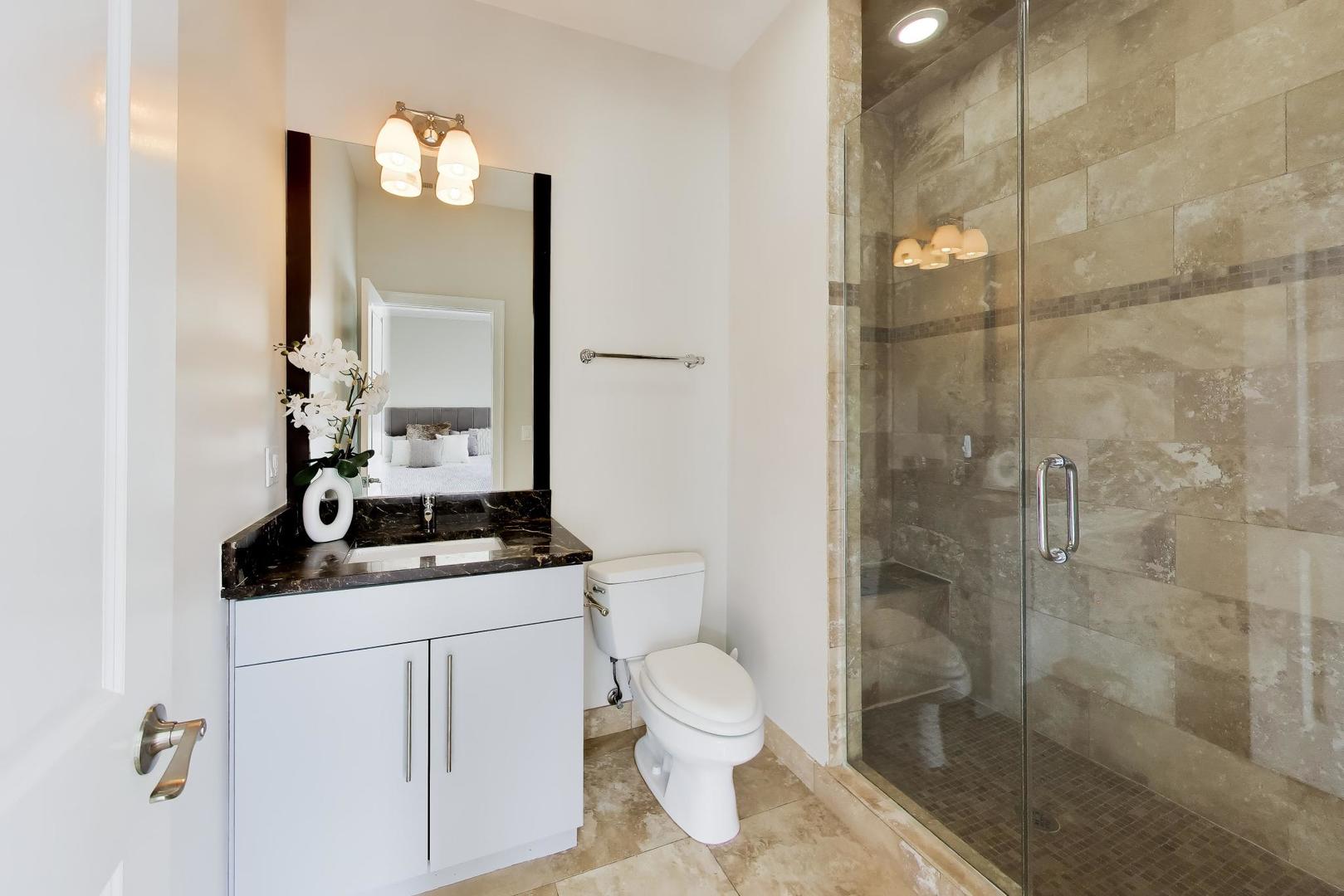 2224 W Roscoe Street Unit: A