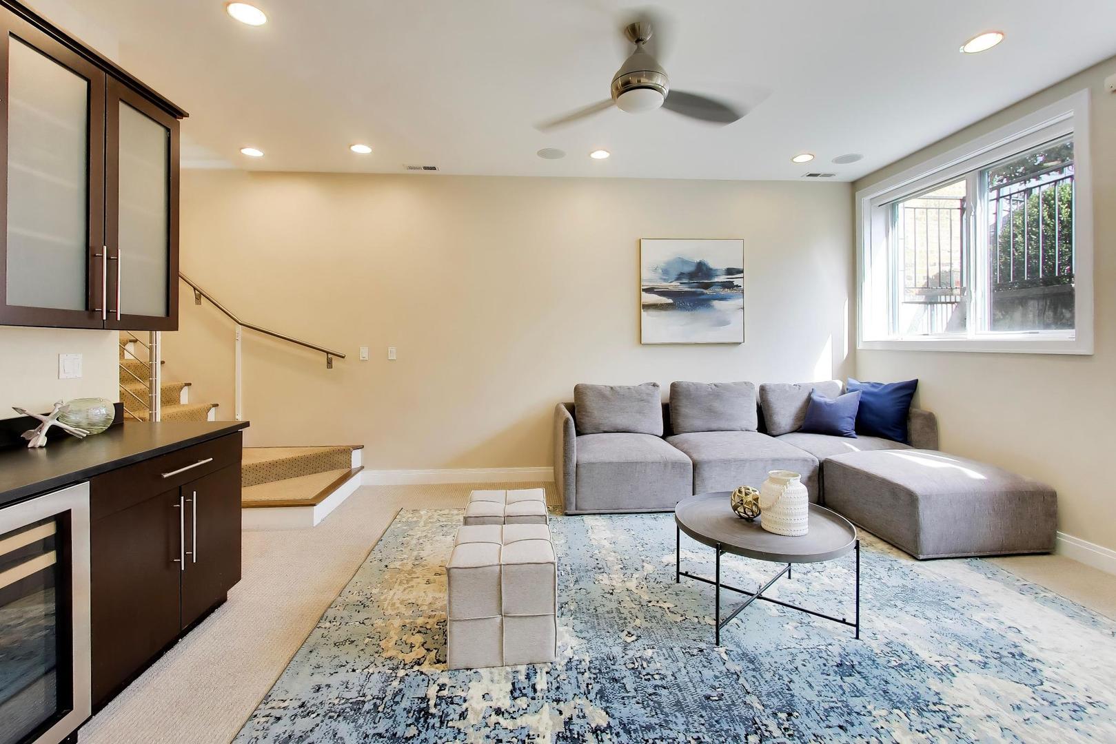 2224 W Roscoe Street Unit: A