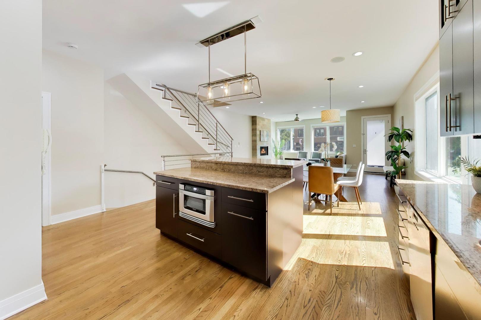 2224 W Roscoe Street Unit: A
