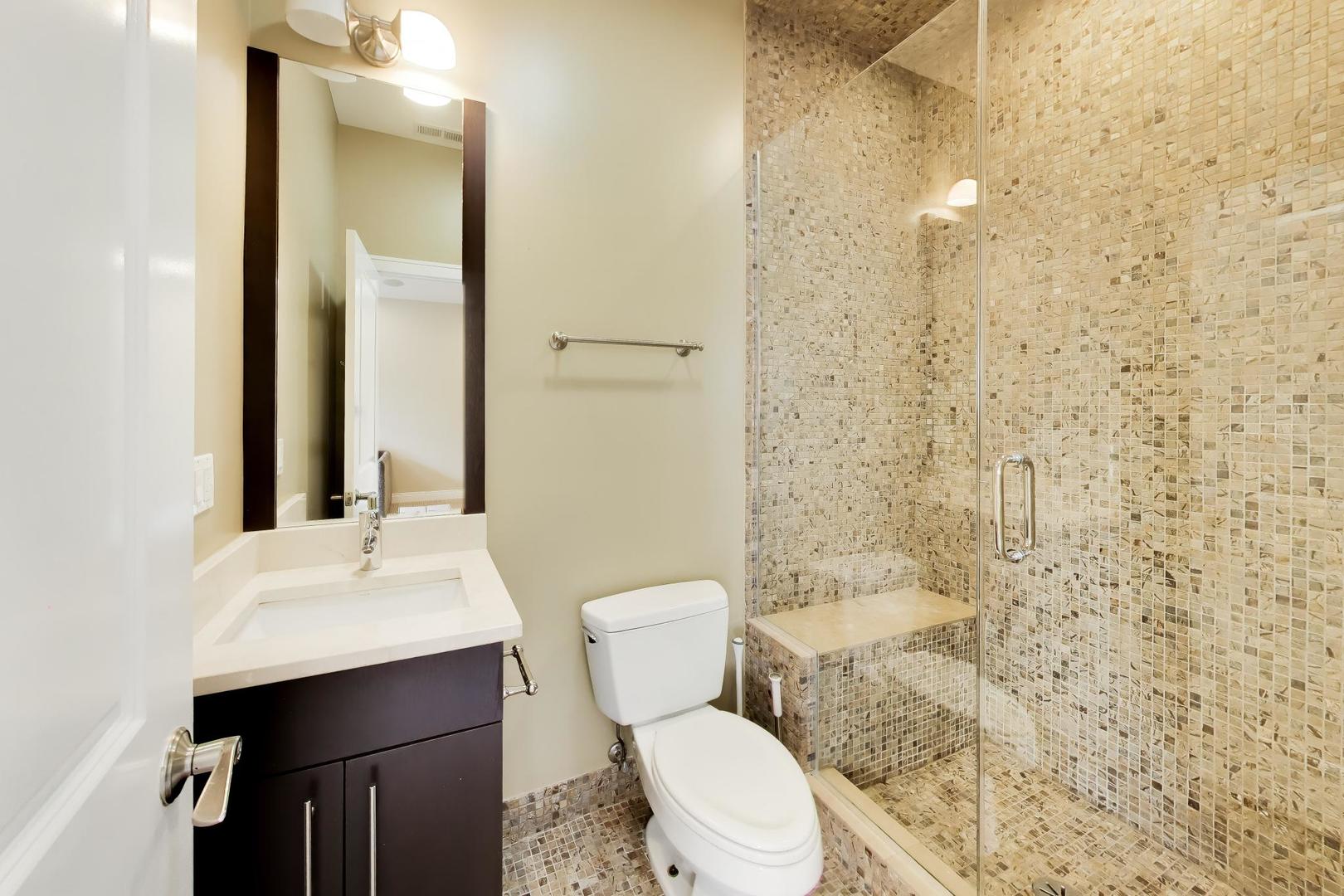 2224 W Roscoe Street Unit: A