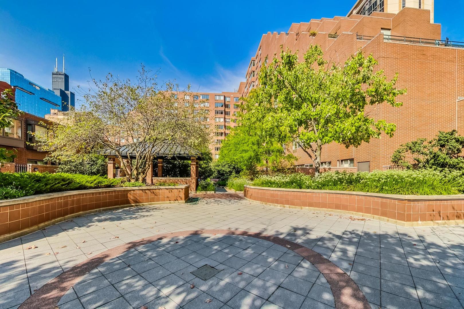 801 S Plymouth Court Unit: 807