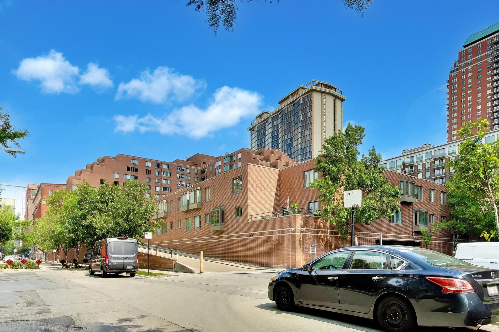 801 S Plymouth Court Unit: 807
