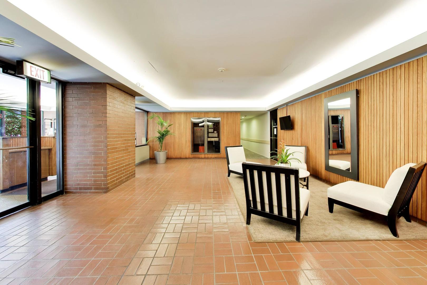 801 S Plymouth Court Unit: 807