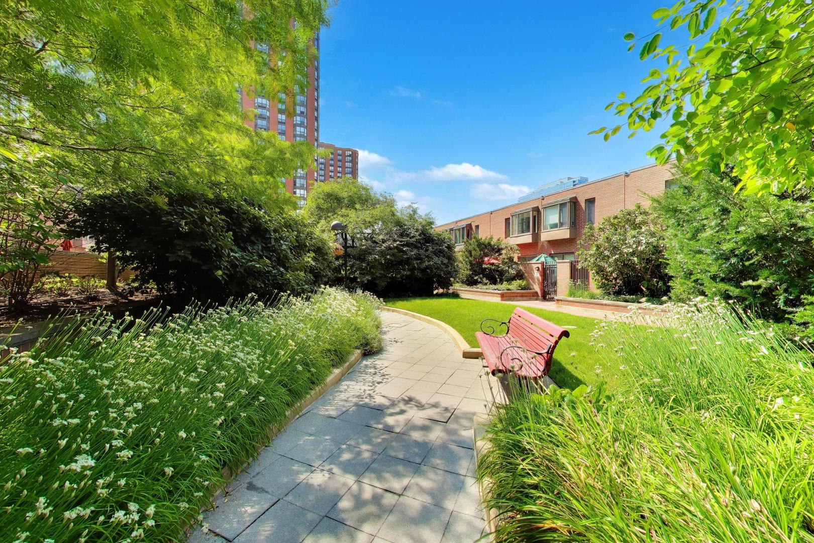 801 S Plymouth Court Unit: 807