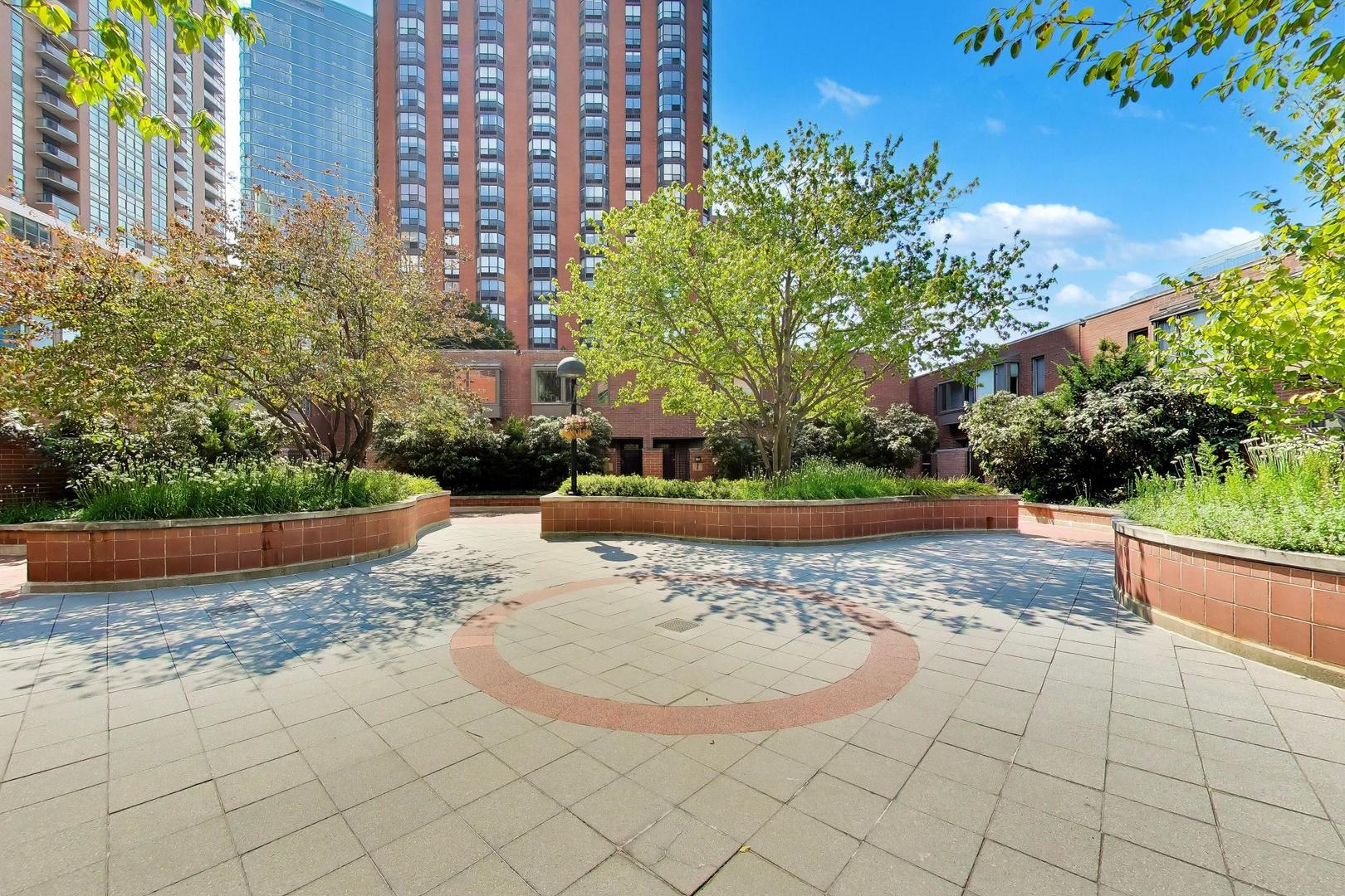 801 S Plymouth Court Unit: 807