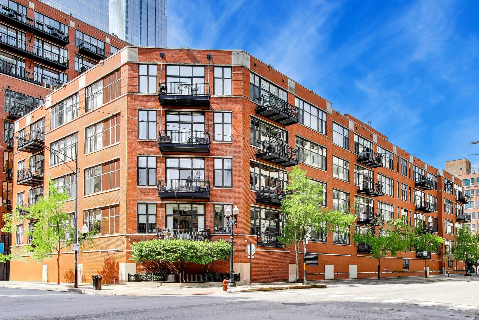 333 W Hubbard Street Unit: 209