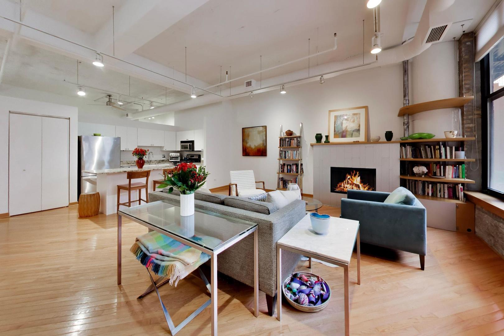 333 W Hubbard Street Unit: 209