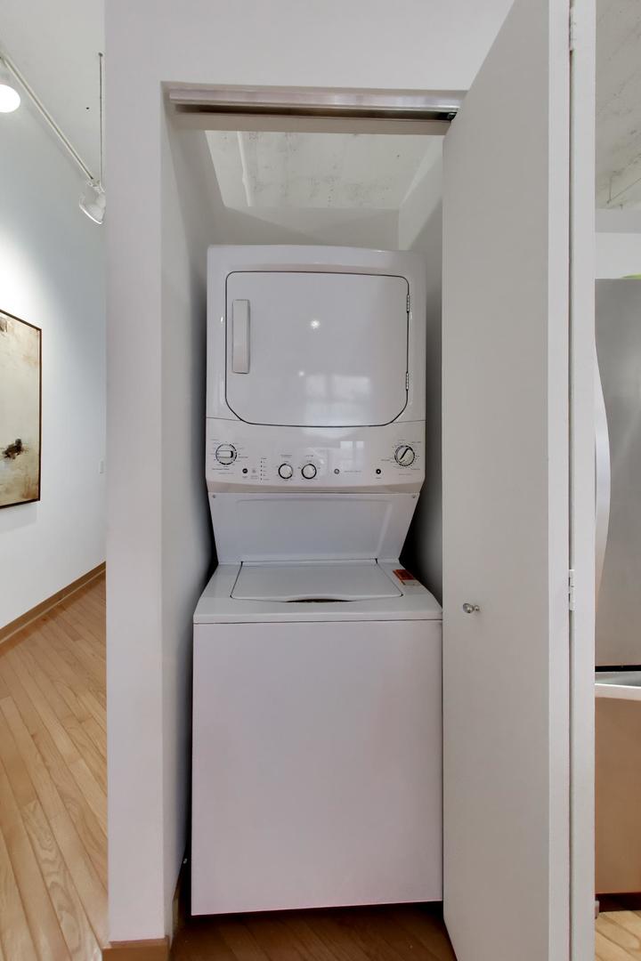 333 W Hubbard Street Unit: 209