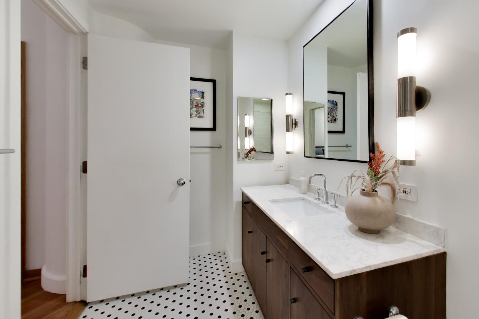 333 W Hubbard Street Unit: 209