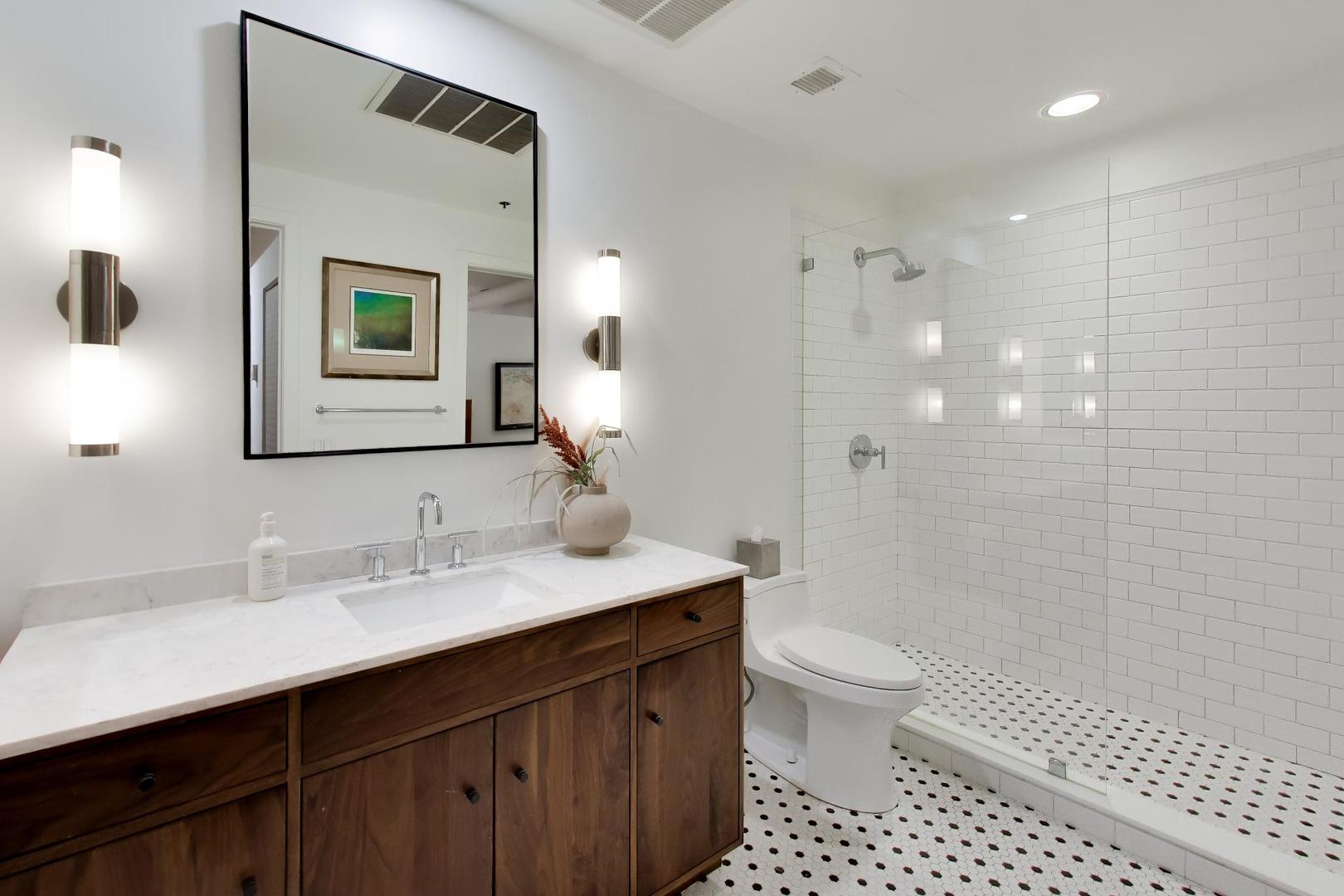333 W Hubbard Street Unit: 209