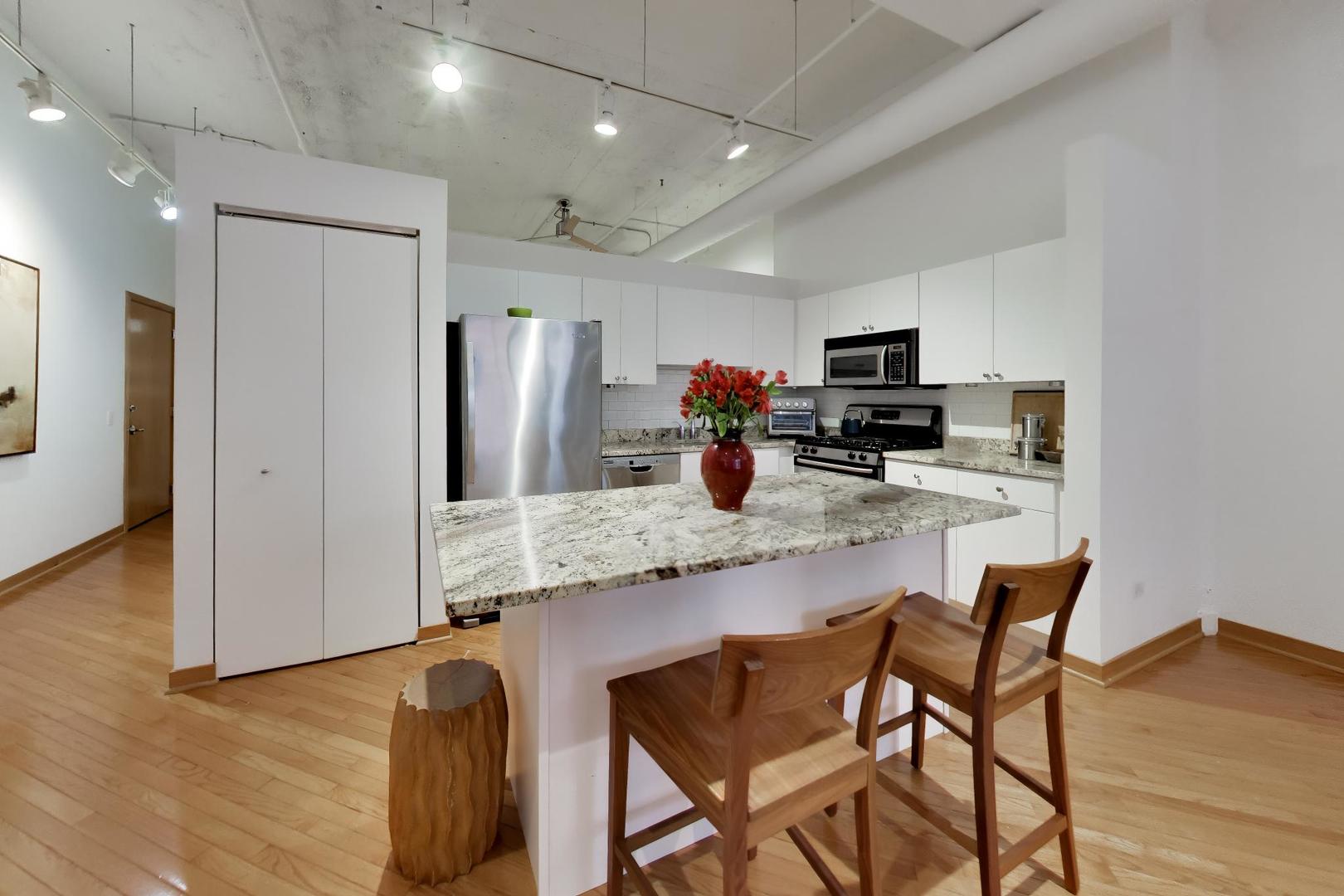 333 W Hubbard Street Unit: 209