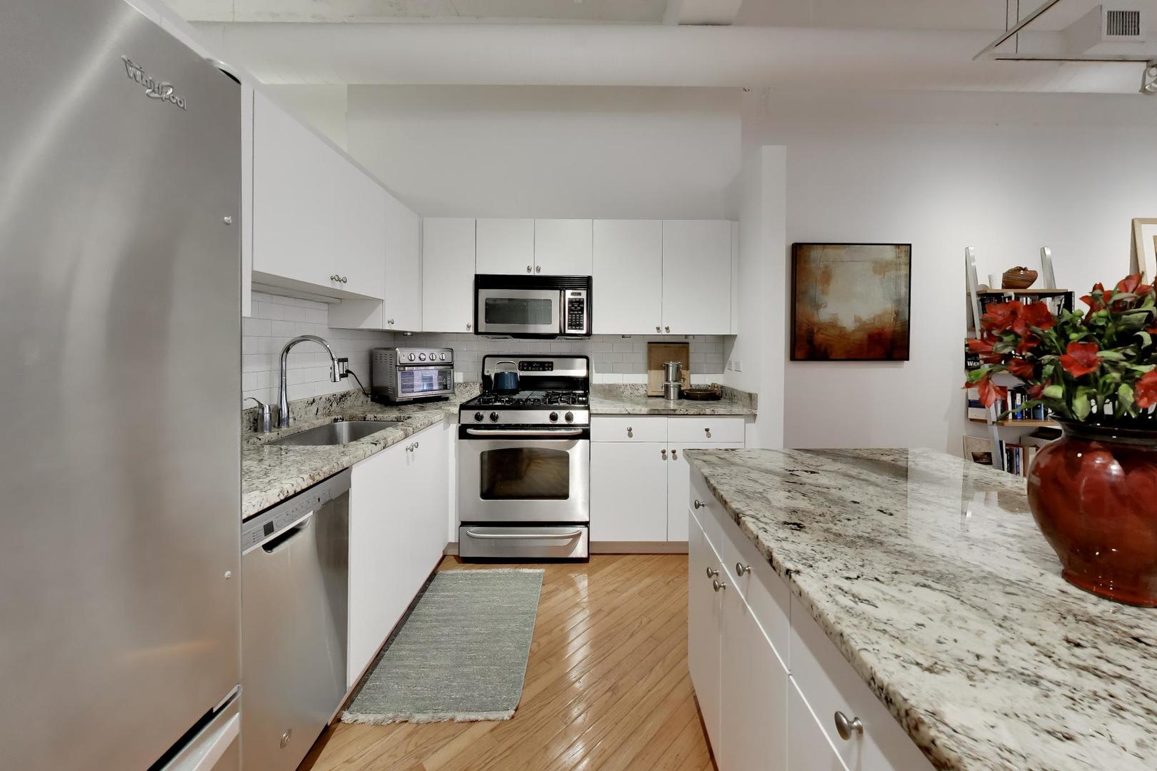 333 W Hubbard Street Unit: 209
