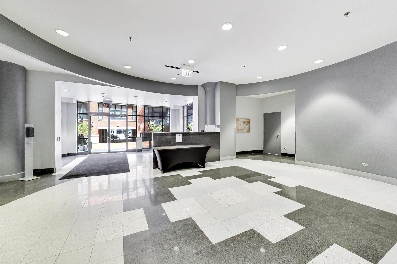 333 W Hubbard Street Unit: 209
