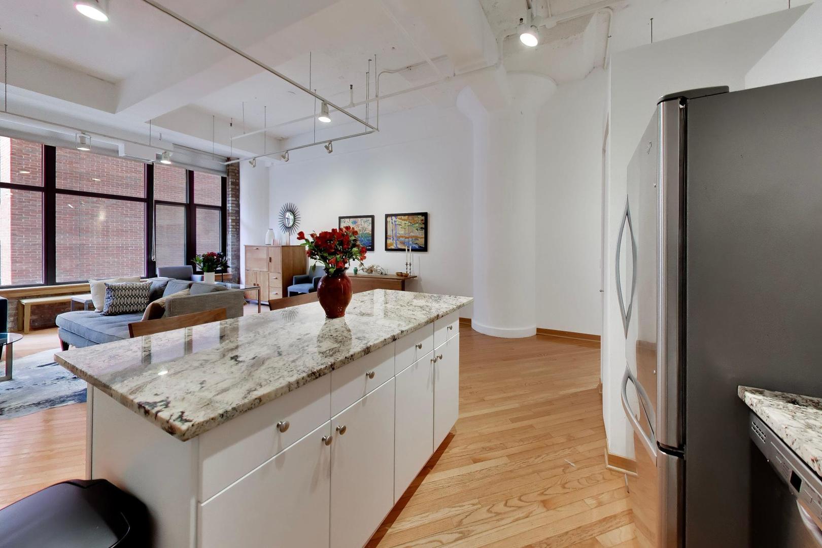 333 W Hubbard Street Unit: 209