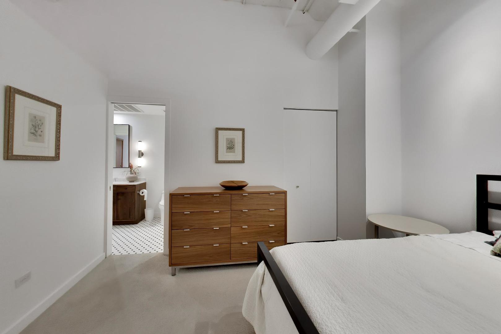 333 W Hubbard Street Unit: 209