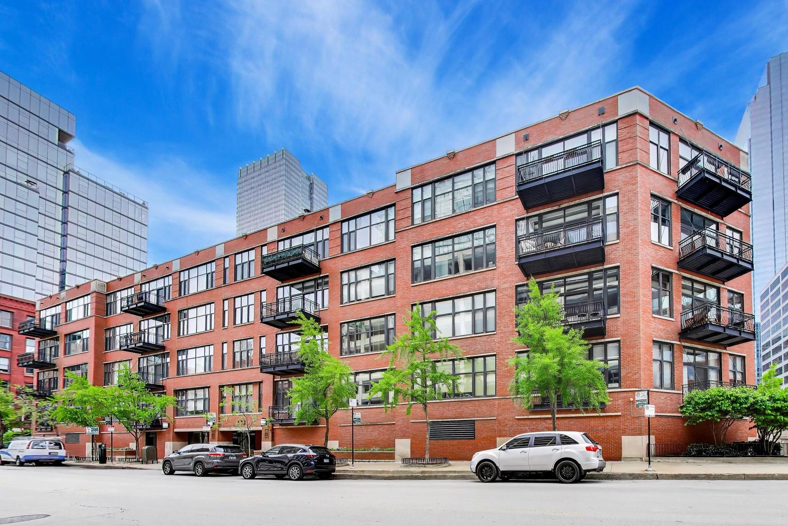 333 W Hubbard Street Unit: 209