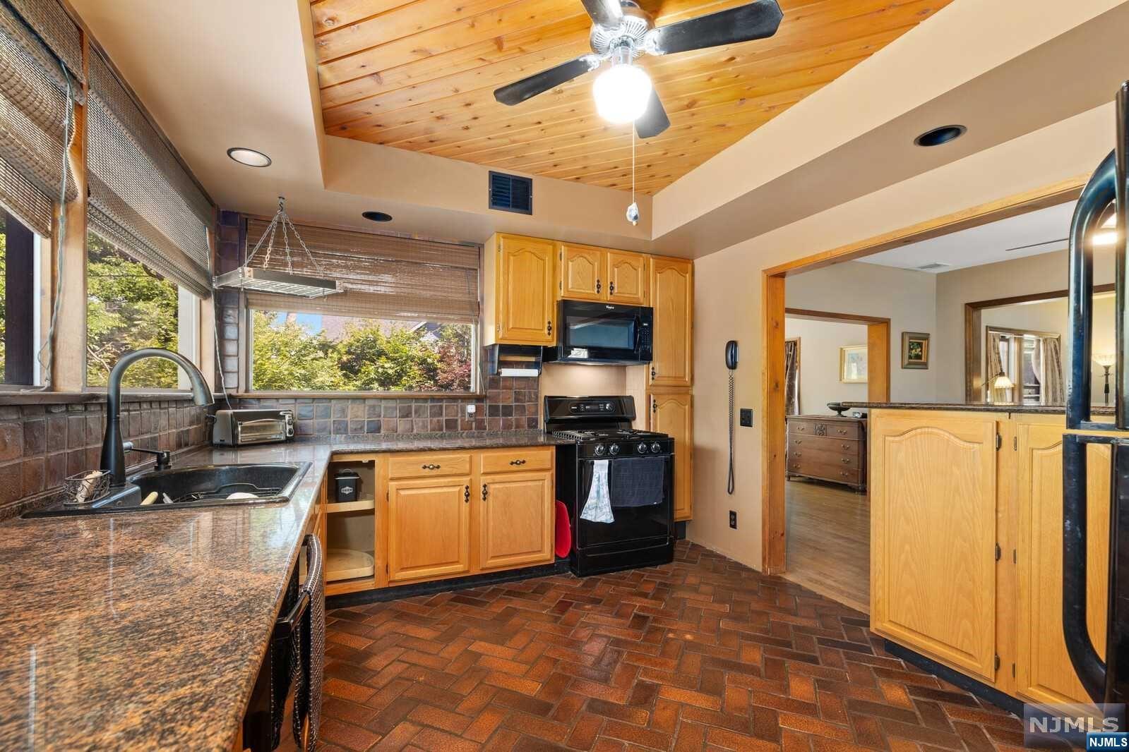 43 Eckel Road