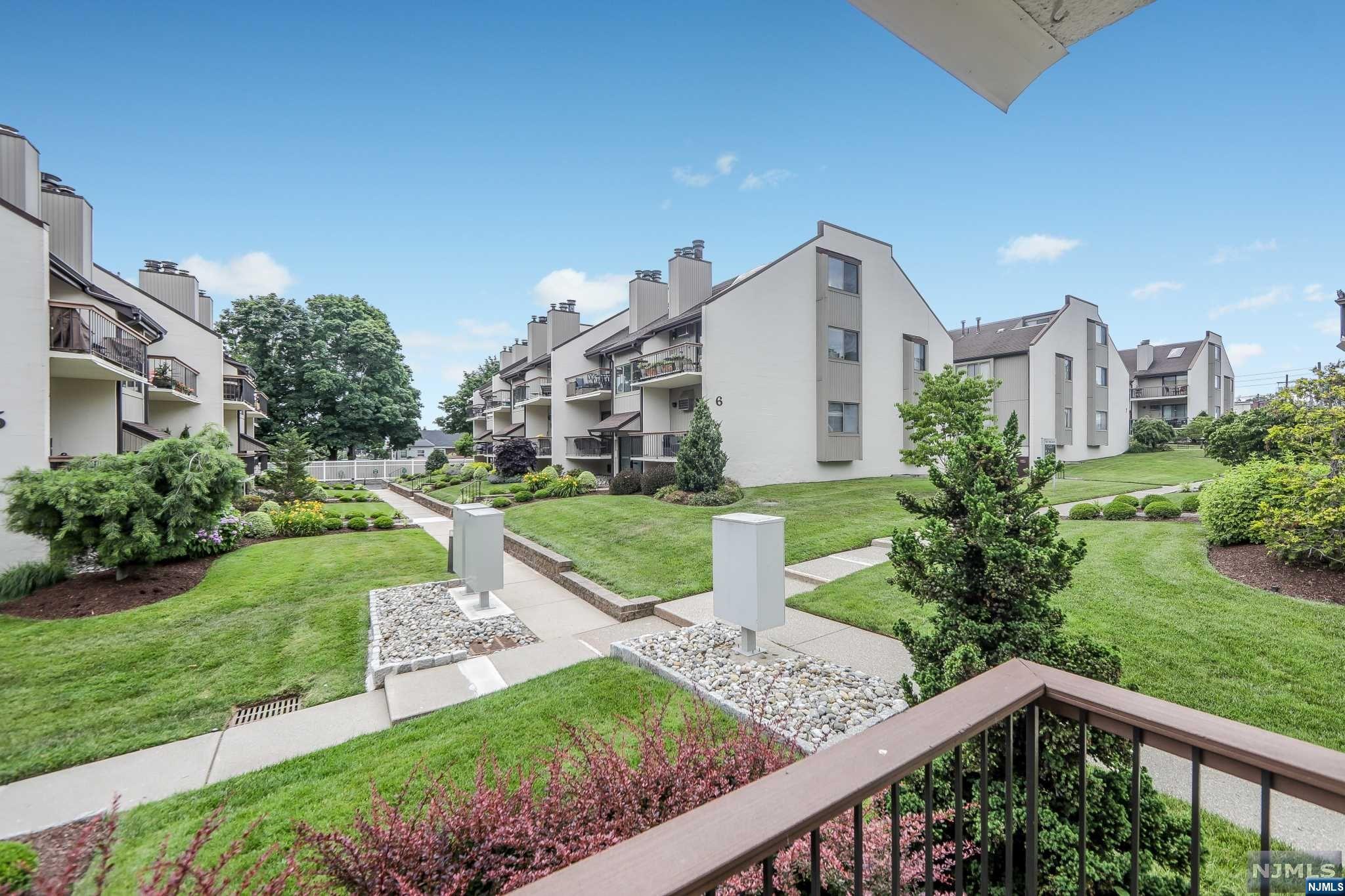 101 W Ridge Mews 101